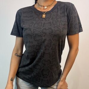 Anine Bing 90s inspired Animal print Tee. Snake print, cotton, women’s size xs